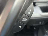 必要な車両情報を手元で確認できる便利なインフォメーションスイッチです。