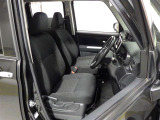 運転席周りも広々♪ゆったり運転できる空間です!ぜひ実際に座って、座り心地や運転のしやすさをお確かめください♪