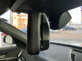 ETC内臓 自動防眩ルームミラー :後続車のライトが反射しても眩しくないように、ミラーの反射率を自動的に調整します。