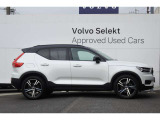 ロードクリアランスの大きなXC40は乗員の着座位置が高く、視界が良好です。また、着座位置の高さは安心感につながり、ストローク量の大きいサスペンションにより悪路でも快適な乗り心地を確保できる利点もあります。