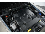 2.9L直列6気筒ディーゼルターボエンジンを搭載し、出力330ps、トルク71.4kgmを発揮。ディーゼルエンジンならではの豊かなトルクにより、重量のあるボディを力強く加速させます。