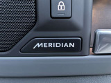 【MERIDIANサウンドシステム】精密なデジタル技術を用いて、車内で臨場感あふれるオーディオ体験を提供します。澄み渡った高音から迫力ある重低音まで鮮やかに再生します。