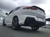 コーナーセンサーが搭載しておりますので、車庫入れの際など、障害物の接近を音で知らせます。