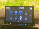 ラジオやテレビ、ディスク、USB、Bluetoothなど、利用できる音楽・映像ソースを画面上で確認できます。聴きたい音源を選びやすく、普段の移動時間を自分好みにお過ごしいただけます。
