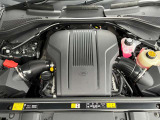【エンジン】V8 4400cc P530エンジンを搭載!どんな道でも快適に走行できる走破性がございます。