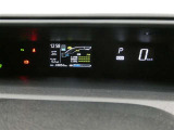 とっても見やすいメーターです。夜間時はラグジュアリーな気分にさせてくれる照明が魅力ですので、夜のドライブも楽しみになりますよ♪