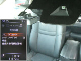 フロントカメラで車線や前方の人や車をモニターして、エマージェンシーブレーキや車線逸脱警報をを作動。