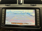 【バックカメラ】運転席から画面上で安全確認ができます。駐車が苦手な方にもオススメな便利機能です。