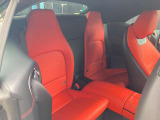 メルセデス・ベンツの定める厳しい基準をクリアしたお車のみをご案内させて頂きます。納車前整備はメーカー規定に基づき当店3Fの指定工場で入念に行なわれます。熟練のメカニックがお客様のお車を整備致します。