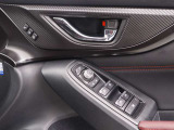運転席ドアトリムにはパワーウィンドウスイッチがあります、全席オート機能付です