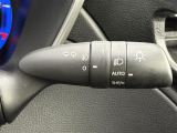 【オートライト(AUTO)】外の明るさをシステムが感知して、自動でヘッドライトが点灯します。ヘッドライトをつけ忘れを防ぐ便利機能です。