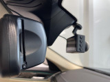 【ルームミラー一体型ETC】BMWといえばルームミラー一体型のETC。ドライバーから差し込めるかたちになっておりますので、差し忘れの際も慌てずにご利用いただけます。