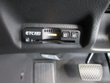 ETC付。高速道路の料金所はキャッシュレスで通過です。サービスエリア等にあるスマートインターの出入りも利用可能でとっても便利。ご納車後すぐにお使い頂けるようセットアップしてのお渡しとなります。