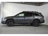 スバルの4WD(AWD)は直進安定性に優れ、日常走行から高速走行まで、さまざまなシーンで安心感に満ちた走りが愉しめます。それは悪路や泥道など左右のタイヤの路面状況が異なるシーンでも変わりません。