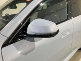 自動防眩 ヒーター内臓 LEDウィンカー内臓ドアミラー 自動防眩はミラーに無段階に反射率を調整し後続車の眩しいライト反射を軽減し夜間の安全な運転に貢献します。