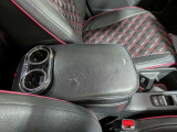 パワーウィンドウのスイッチですよ。運転席に居ながら窓を開け閉めのコントロールできます。