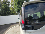後続車からの視認性に配慮したテールライトを装備しています。