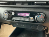 オートエアコンは、温度や風量を自動で調整してくれるため、運転に集中でき、疲労軽減にもつながります。また、車内の温度を一定に保つことで、結露やカビの発生を防ぐ効果もあります。