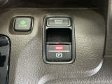 パーキングブレーキはスマートな電子制御式と合わせて渋滞時等にブレーキペダルから足を離しても停車状態を保持してくれるオートブレーキホールド機能で運転が楽になります。スタートはアクセルペダルを踏むだけ