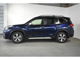 スバルの4WD(AWD)は直進安定性に優れ、日常走行から高速走行まで、さまざまなシーンで安心感に満ちた走りが愉しめます。それは悪路や泥道など左右のタイヤの路面状況が異なるシーンでも変わりません。