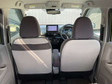 お車の室内は、落ち着いた雰囲気です。