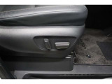 パワーシート搭載。微妙な調整が手軽にでき、ピッタリのポジションで運転することが可能です。