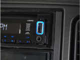 【USB接続】USB接続も可能です。スマートフォンと連動して音楽も再生可能です。