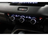 運転席と助手席の温度設定の変更が可能な左右独立タイプのデュアルエアコンです♪♪♪暑がりな人・寒がりな人も誰もが車内を快適にお過ごしいただけます♪♪♪