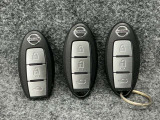 【インテリジェントキー】カバンやポケットに入れたままでもドアの施錠・開錠が可能なスマートキーを装備。スタートボタンのオン・オフ時もカギを取り出す必要がないからとっても便利です♪