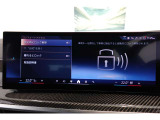 クルマの頭脳ともいえる、管理システム、iDrive。ナビだけではなく、オーディオ操作や車両情報の表示などをコントロールできます。便利さと安全性の向上にも繋がっています。