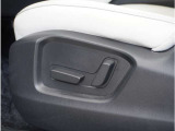 【助手席パワーシート】電動で座面を前後上下に動かすことができます。