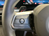 ACC アクティブクルーズコントロール任意に設定した速度をベースに先行車との距離を維持しながら加減速を行い高速走行をサポート。車両停止や最加速も自動で行うため、渋滞時の運転負荷を軽減します。