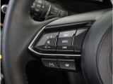 【ステアリングスイッチ】ステアリング周りでのスイッチ操作が行えますので、走行中でも各種操作可能です。お近くの広島マツダまでお越しください。