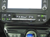 オートエアコンを装備しておりますので、四季を通じて車内を快適な温度に保つことが出来ます!高級感が有りますね!