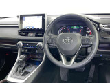 運転席まわりです。 各操作スイッチは使いやすい位置に配置されてます。
