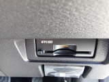 ETCならこんな利点が!!1. キャッシュレスシステムで、現金などを用意する必要無し!2. 料金所をノンストップで通過できます。