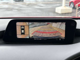 フロントカメラもございますので、安全に運転していただけます。