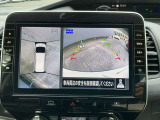 アラウンドビューモニターで車の周囲の情報が室内でわかります。