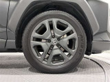 アドベンチャー専用マットグレー塗装の19インチ純正アルミホイール。 タイヤサイズは(235/55R19)で純正アルミホイールです!
