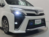 高輝度で点灯速度が速く、しかも消費電力の少ないLEDヘッドライトが装備されています!LEDの明るい光が走行中の視界の確保をサポートして、夜のドライブがより楽しく安全に運転できます♪