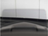【アクティブ・ドライビング・ディスプレイ】運転に役立つ情報を、前方の視線の先に焦点を合わせやすいように表示。メーターパネルやナビ画面への視線移動を減らし安全運転をサポートします。