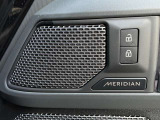 【Meridianサウンドシステム】イギリスの老舗オーディオブランドで音質が良く、ドライブ中の音楽をより一層楽しませてくれます。