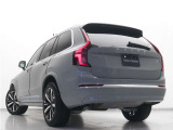 マイルドハイブリッドを搭載した7シーターSUV。街中でも高速道路でも、電動パワートレーンならではの発進時からなめらかな加速フィールをお楽しみいただけます。