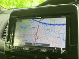地図上に道路や現在地周辺の情報が表示され、画面を見ながら目的地までの道順を確認できます。周辺の位置関係も把握しやすく、初めての場所への移動にも役立ちます。