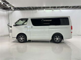 スライドドア開口部が広く荷物の出し入れがスムーズにできます。