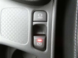 停車時にブレーキペダルから足を離しても車を停止状態に保つ機能で、信号待ちや渋滞での負担軽減に役立ちます。