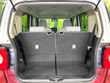 普段のお買い物や通勤、送迎等に十分な荷室スペースを確保しております。セカンドシートを倒すと、大きな荷物の積載も可能です♪