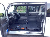 段差のないフルフラットシートは、見た目も使い心地もスッキリ。車内でできることの幅が広がります。