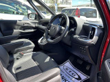 高いホールド性で運転姿勢が安定します。長距離ドライブでも疲れにくいのが魅力です。快適なドライビングライフをお送りください♪