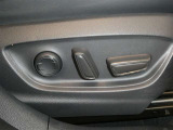 パワーシート搭載。微妙な調整が手軽にでき、最適なポジションで運転することが可能です。